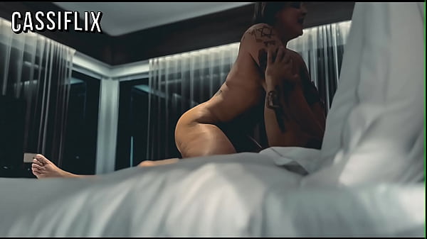 Chupando pau gostoso do meu vizinho de suite aqui no hotel até que ele nao resistiu e encheu meu cu de porra – completo no Cassiflix