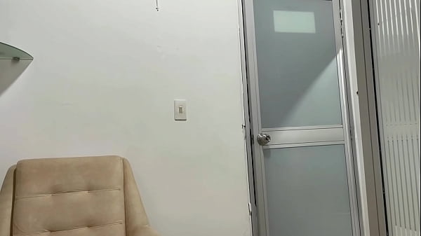 Me follo a mi hermanastra como regalo de cumpleaños